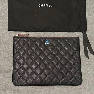 Chanel quilted medium O case